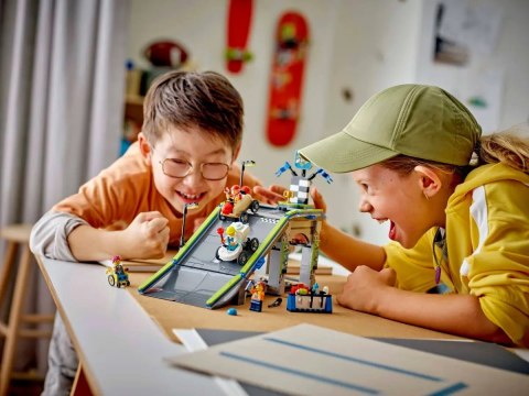 60460 - LEGO City - Bez granic: tor z rampami dla wyścigówek