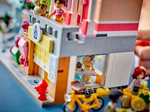 42670 - LEGO Friends - Mieszkania i sklepy w mieście Heartlake