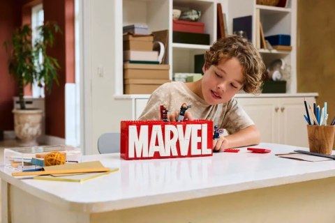 76313 - LEGO Super Heroes - Logo MARVEL z minifigurkami