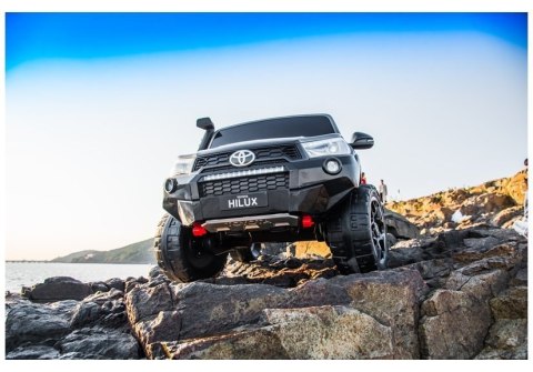 Auto na Akumulator Toyota Hilux Czarny Lakierowany Auto na Akumulator Toyota Hilux Czarny Lakierowany